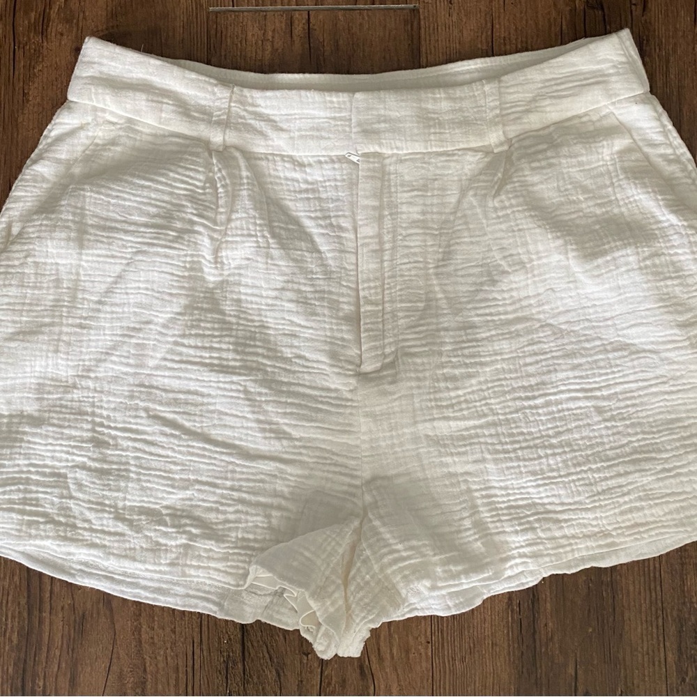 Women's White Textured Shorts Nine West M 100%cotton